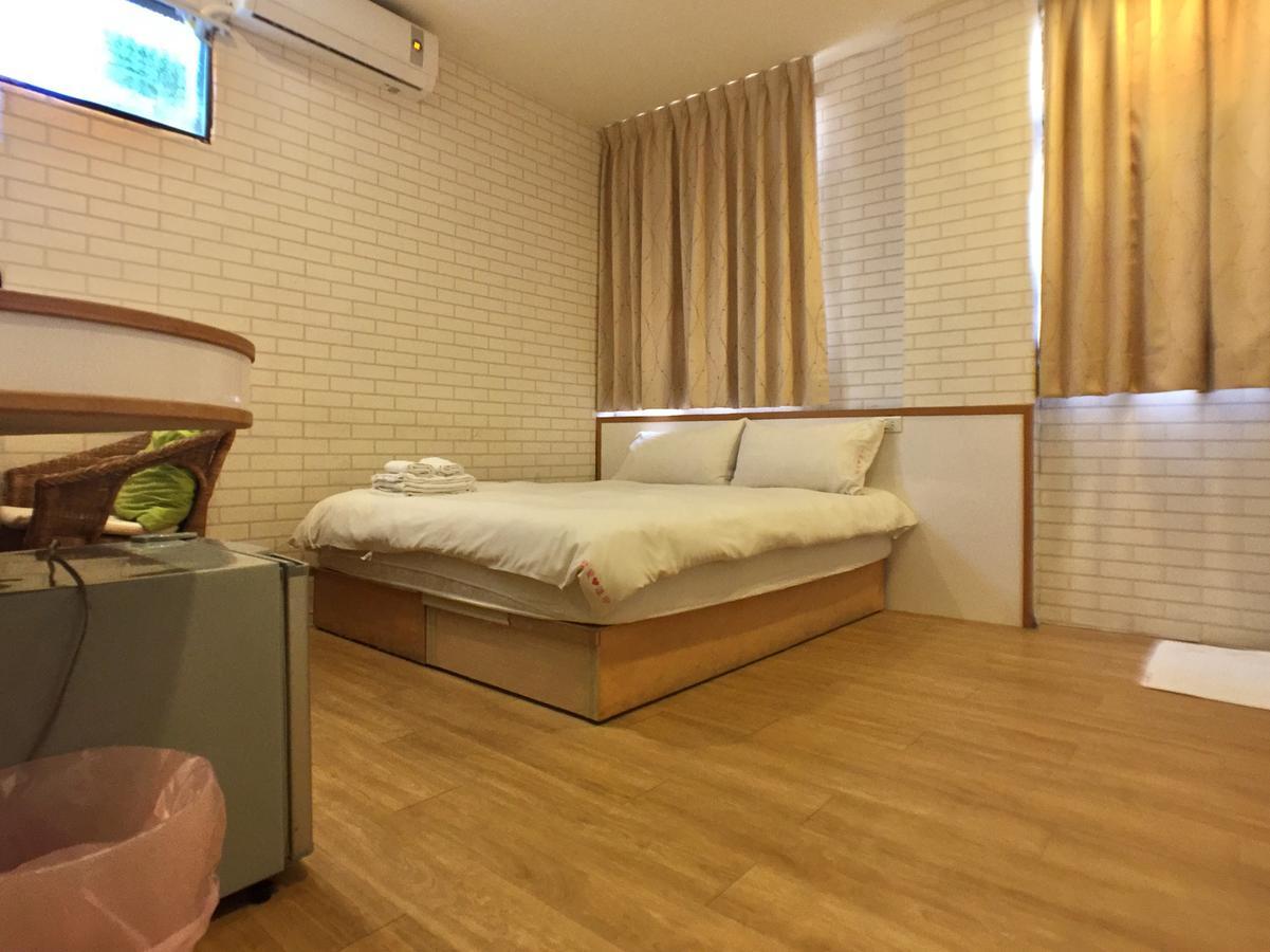 Funja Colorful Hotel Тайчжун Екстер'єр фото